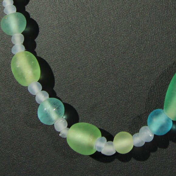 Vintage Museum Fine Arts Gold Tone Clasp Necklace w/ Blue & Green Sea Glass Bead - Picture 5 of 8